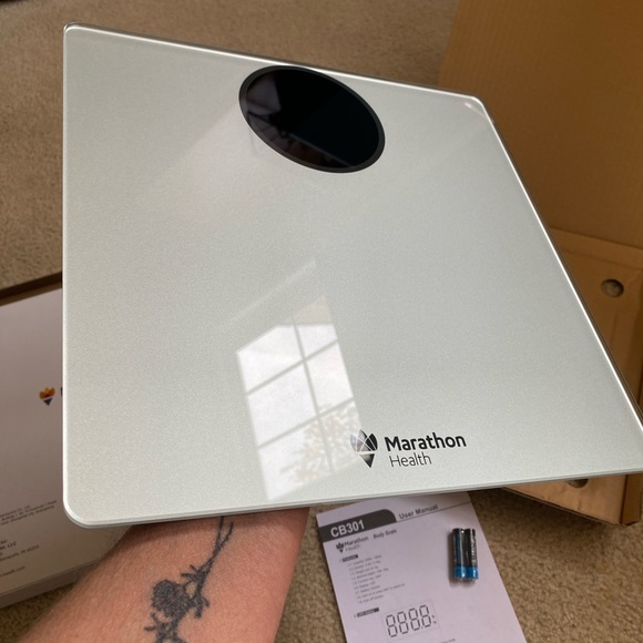 New! Digital LED Glass Bathroom Scale - Picture 2 of 11